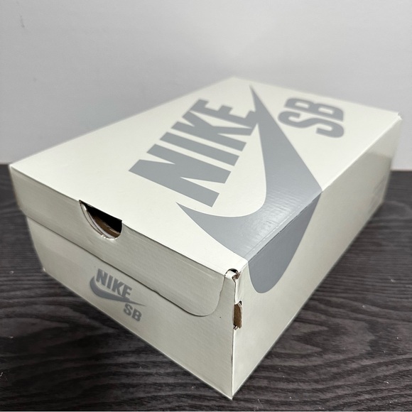 Nike SB Dunk Low ‘Nardwuar’ - SIZE 6.5 - Picture 12 of 14